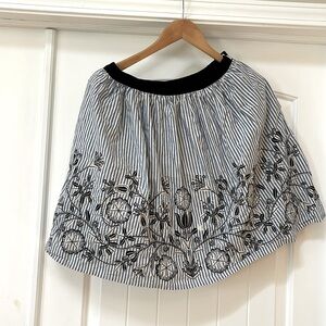 EUC Boden embroidered mini skirt.
